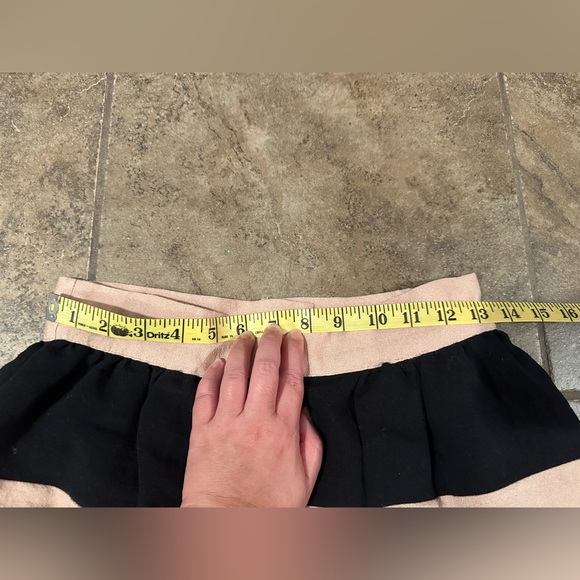 BCBG Generation Pleated Black and Beige Stripe Mini Skirt with Pockets Sz 4 - Picture 3 of 6